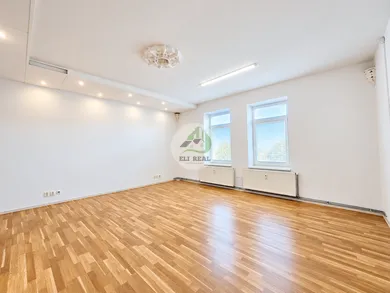 Lokale komercyjne na wynajem, Košice-Juh · €396