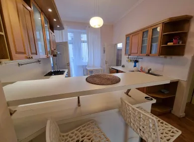 Na prenájom 5-izbový byt, 108 m², Bratislava-Staré Mesto, Obchodná