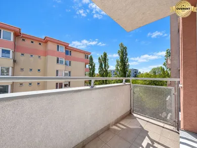 Na predaj 3-izbový byt, 92 m², Bratislava-Ružinov, Na križovatkách
