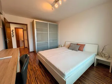 Na prenájom 2-izbový byt, 54 m², Bratislava-Nové Mesto, Bajkálska