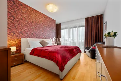 Byty na prenájom 3-izbový, Bratislava-Nové Mesto · €1 500