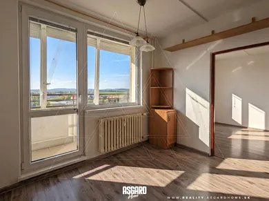 Na predaj 3-izbový byt, 69 m², Levice, Dopravná