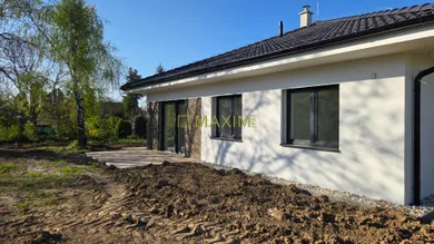 Domy na sprzedaż, Cabaj-Čápor · €265 000