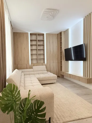 Na prenájom 3-izbový byt, 78 m², Bratislava-Staré Mesto, Zochova