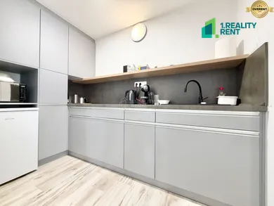 Na predaj 10-izbový dom, 438 m², Čadca