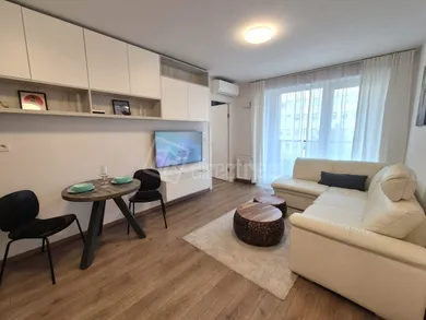Na prenájom 3-izbový byt, 57 m², Bratislava-Nové Mesto, Račianska