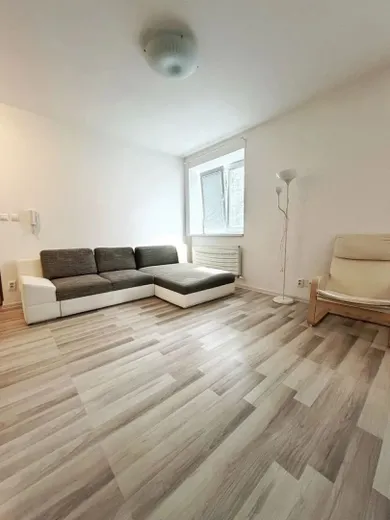 Na predaj 1-izbový byt, 27 m², Bratislava-Petržalka, Andrusovova