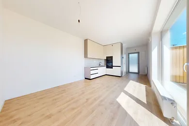 Na predaj 2-izbový byt, 96 m², Bratislava-Vrakuňa, Majerská
