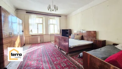 Na predaj dom, Abrahám, Hviezdoslavova