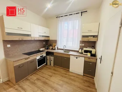 Na prenájom 3-izbový byt, 112 m², Nové Zámky, Hlavné námestie