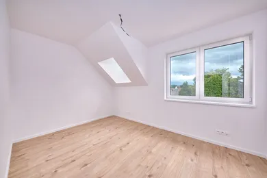 Na predaj 4-izbový byt, 93 m², Sekule