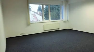 Na prenájom komerčné, 30 m², Bratislava-Ružinov, Strojnícka