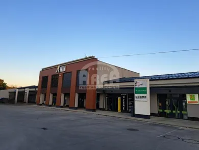 Lokale komercyjne na wynajem, Michalovce · €350