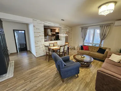Na predaj dom, 260 m², Váhovce