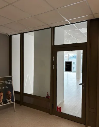Na prenájom komerčné, 92 m², Bratislava-Petržalka, Kopčianska