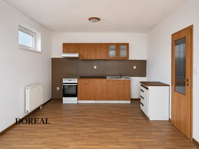 Mieszkania na wynajem, 2-pokojowe, Senica · €550