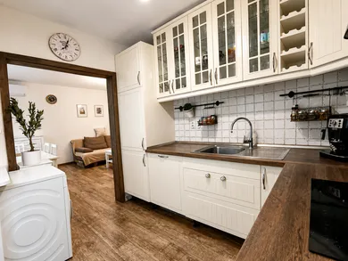 Na predaj 3-izbový byt, 65 m², Bratislava-Ružinov, Komárnická