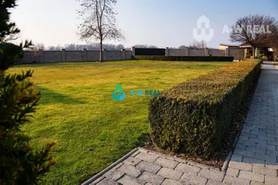 Na predaj 7-izbový dom, 162 m², Dolný Bar