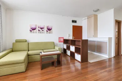 Na predaj 2-izbový byt, 63 m², Bratislava-Dúbravka, Agátová