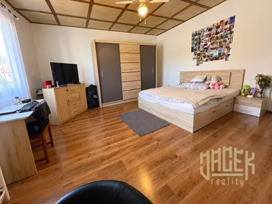 Na predaj dom, 214 m², Pruské