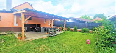 Eladó házak, 3-szobás, Senec · €229 000