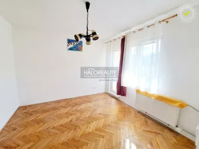 Na predaj 3-izbový byt, 74 m², Kremnica