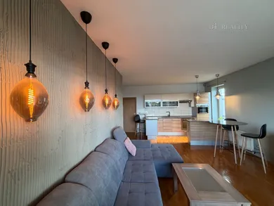 Na prenájom 2-izbový byt, 56 m², Trenčín, Zlatovská