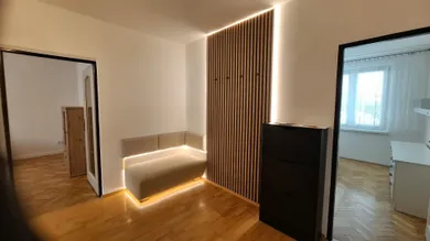 Na prenájom 2-izbový byt, 66 m², Banská Bystrica