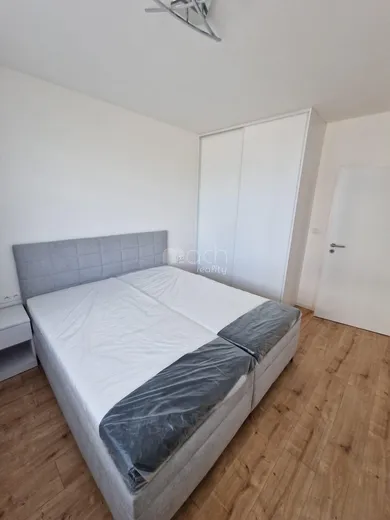 Na prenájom 2-izbový byt, 50 m², Nitra, Piesková