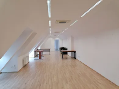 Lokale komercyjne na wynajem, Bratislava-Staré Mesto · €1700