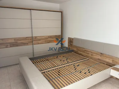 Na prenájom 2-izbový byt, 60 m², Nitra, frana mojtu