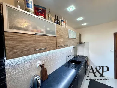 Na predaj 4-izbový byt, 78 m², Senica, L. Novomeského