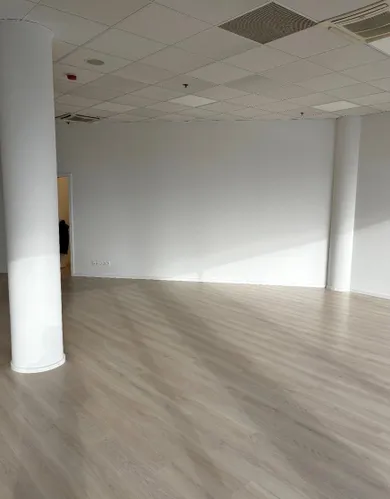 Na prenájom komerčné, 92 m², Bratislava-Petržalka, Kopčianska