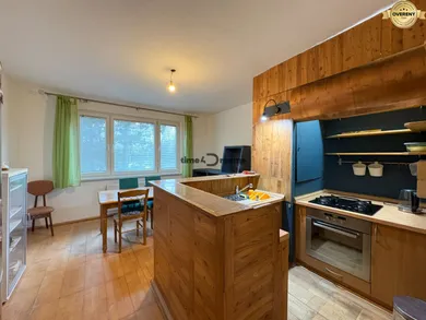 Mieszkania na sprzedaż, 3-pokojowe, Levice · €110 000