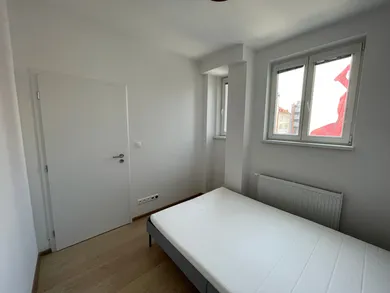Na prenájom 2-izbový byt, 37 m², Bratislava-Staré Mesto, Rajská