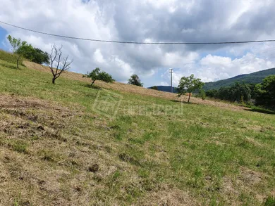 Na predaj pozemok, Nová Baňa