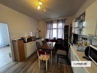 Na predaj pozemok, 201 m², Bratislava-Dúbravka, Koprivnická