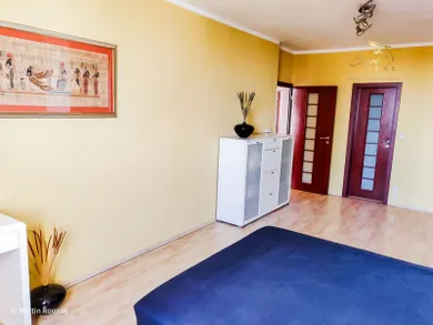Na prenájom 2-izbový byt, 62 m², Bratislava-Ružinov, Ružová dolina
