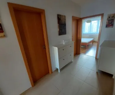 Na prenájom 2-izbový byt, 60 m², Bratislava-Dúbravka, Koprivnická