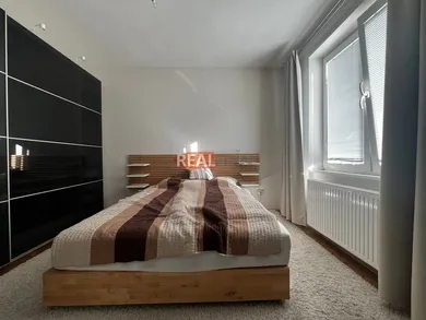 Na prenájom 3-izbový byt, 74 m², Nové Zámky