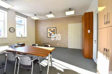 Lokale komercyjne na wynajem, Žilina · €1580