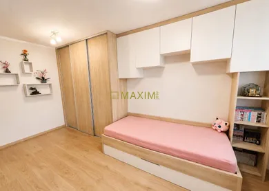 Na predaj 5-izbový byt, 121 m², Bratislava-Dúbravka, Saratovská
