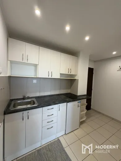 Na prenájom 1-izbový byt, 33 m², Dubnica nad Váhom, Kpt.Nalepku