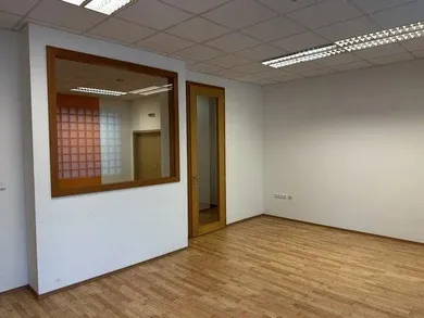 Na prenájom komerčné, 206 m², Bratislava-Petržalka, Údernícka