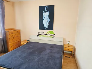 Na predaj 4-izbový byt, 81 m², Senica, Sotinská
