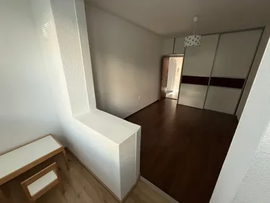 Na prenájom 3-izbový byt, 75 m², Bratislava-Karlova Ves
