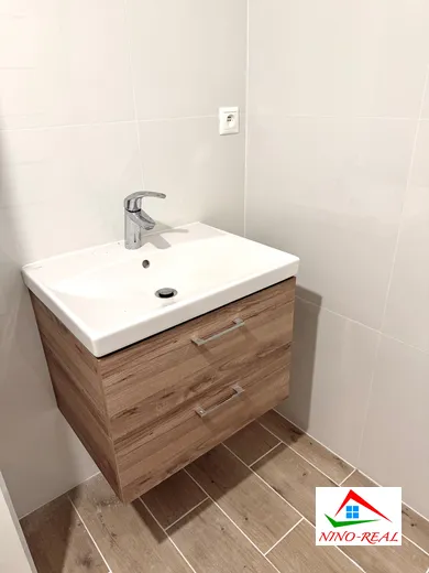 Na predaj 4-izbový byt, 63 m², Bratislava-Devínska Nová Ves, Hradištná