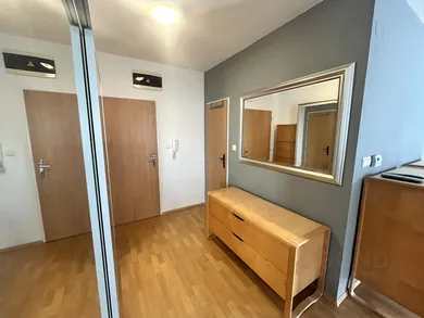 Na prenájom 1-izbový byt, 36 m², Bratislava-Dúbravka, Agátová