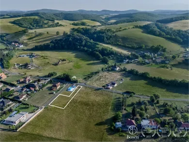 Na predaj pozemok, Ratka
