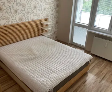 Na prenájom 2-izbový byt, 55 m², Bratislava-Nové Mesto, Hálkova